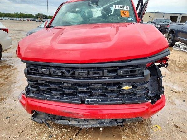 2025 CHEVROLET SILVERADO Custom — Engine bay