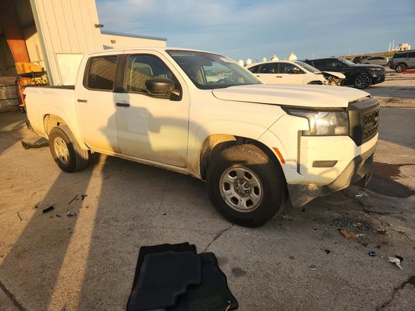 2023 NISSAN FRONTIER Crew Cab — Passenger 3/4