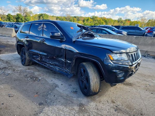 2015 JEEP GRAND CHEROKEE Laredo — Passenger 3/4