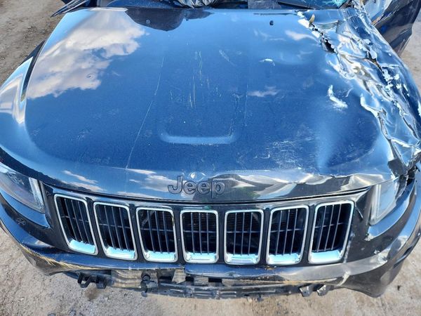 2015 JEEP GRAND CHEROKEE Laredo — Engine bay