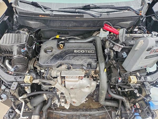2019 CHEVROLET EQUINOX LT (2FL) — Engine bay