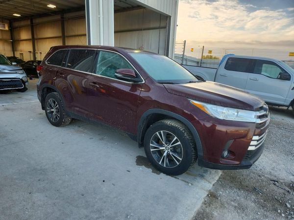 2019 TOYOTA HIGHLANDER LE/LE Plus — Passenger 3/4