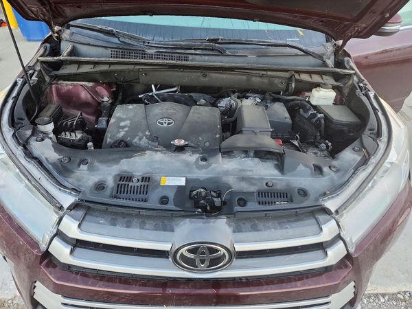 2019 TOYOTA HIGHLANDER LE/LE Plus — Engine bay