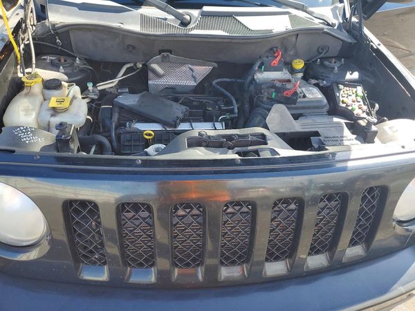 2014 JEEP PATRIOT Sport — Engine bay