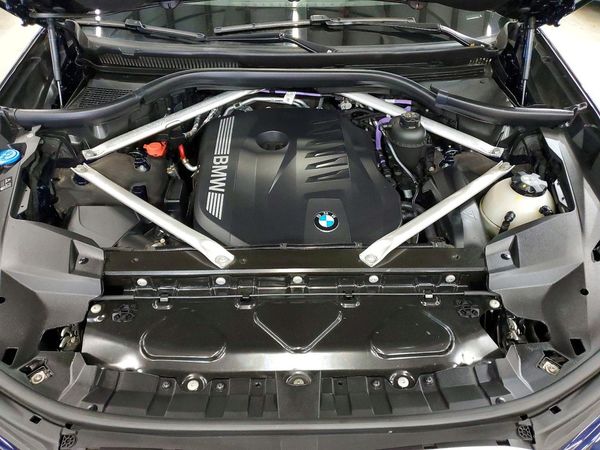 2024 BMW X7 xDrive40i — Engine bay