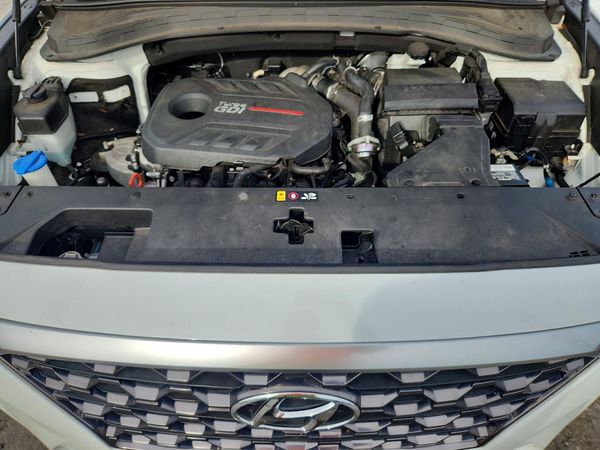 2019 HYUNDAI SANTA FE Limited, Ultimate — Engine bay