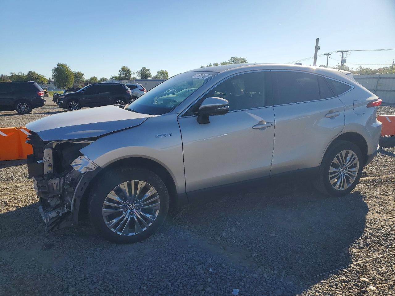 2021 TOYOTA VENZA — Front 3/4