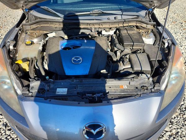 2013 MAZDA 3 Touring/GS — Engine bay