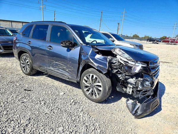 2025 SUBARU FORESTER Touring — Passenger 3/4