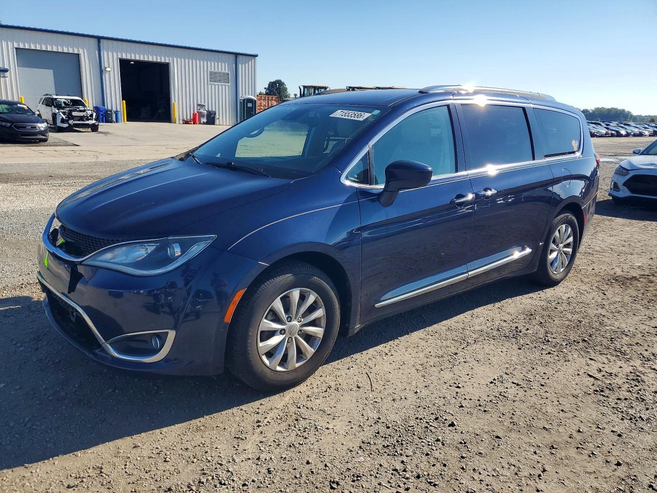2018 CHRYSLER PACIFICA Touring L Plus — Front 3/4