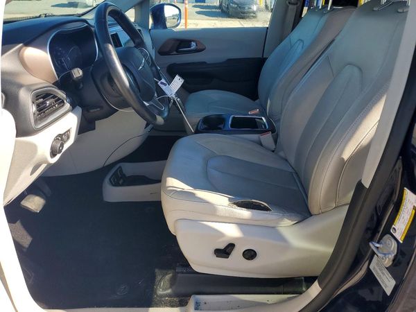 2018 CHRYSLER PACIFICA Touring L Plus — DENT