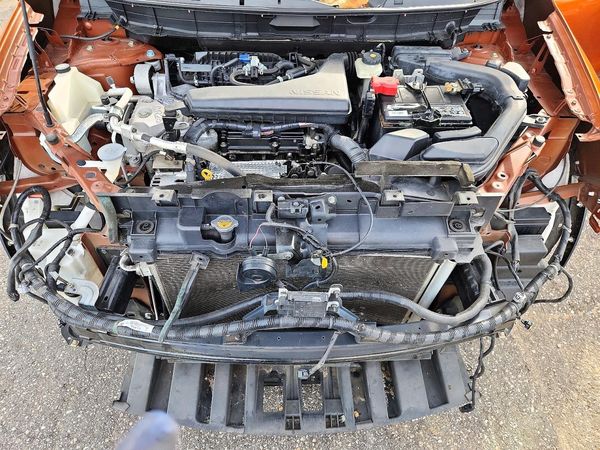 2018 NISSAN ROGUE — Engine bay