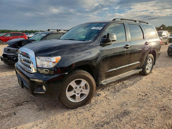 2013 TOYOTA SEQUOIA SR5 grade — Front 3/4