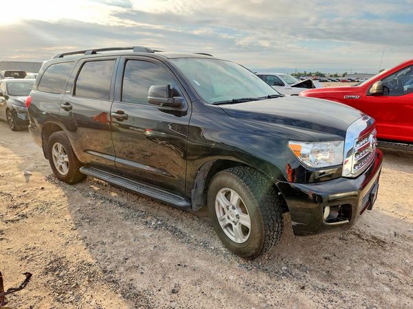 2013 TOYOTA SEQUOIA SR5 grade — Passenger 3/4