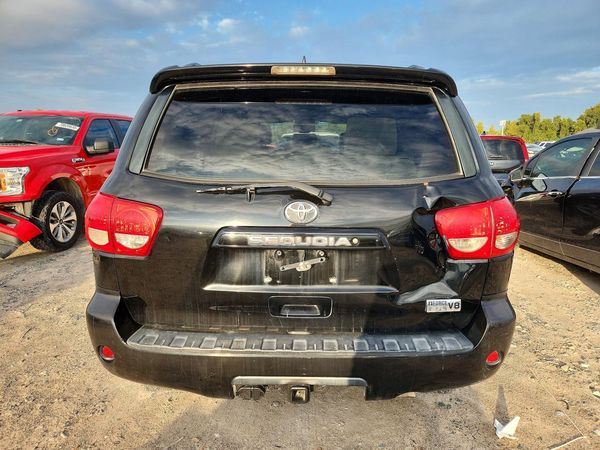 2013 TOYOTA SEQUOIA SR5 grade — DIRR