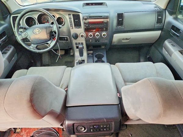 2013 TOYOTA SEQUOIA SR5 grade — CKPT