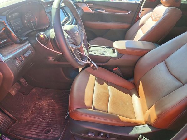2024 CADILLAC XT5 Premium Luxury — DENT