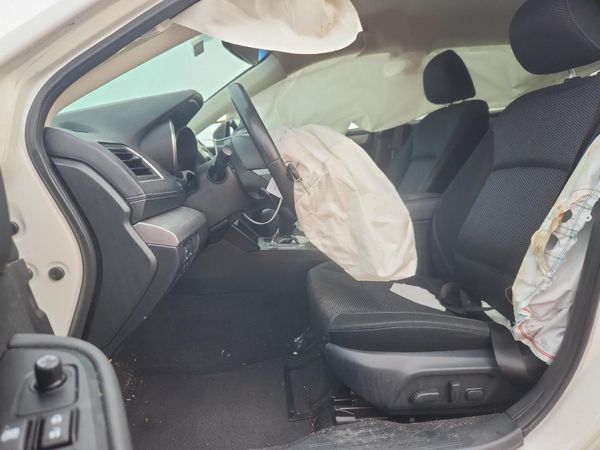 2019 SUBARU OUTBACK Premium+ES — DENT
