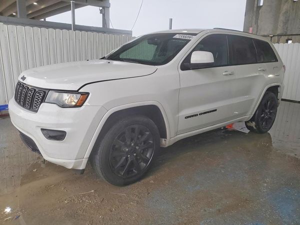 2019 JEEP CHEROKEE Laredo — Front 3/4