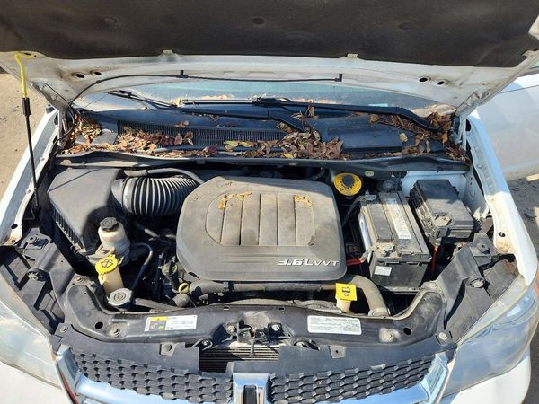 2018 DODGE GRAND CARAVAN SE — Engine bay
