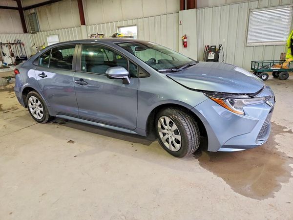 2026 TOYOTA COROLLA LE — Passenger 3/4