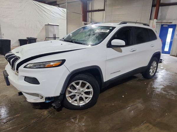 2015 JEEP CHEROKEE Latitude — Front 3/4