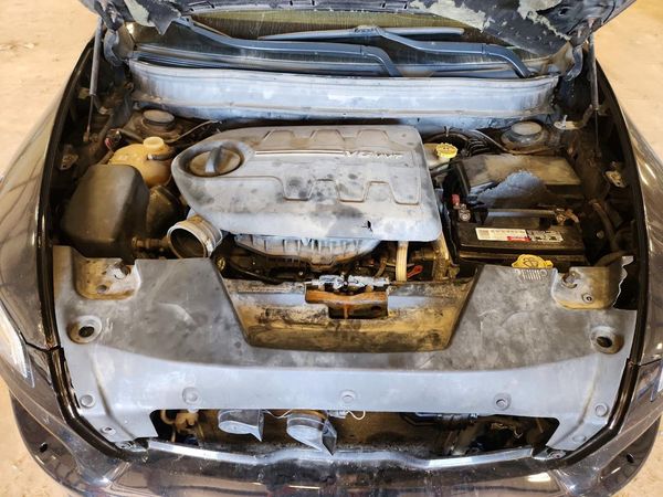 2015 JEEP CHEROKEE Limited — Engine bay