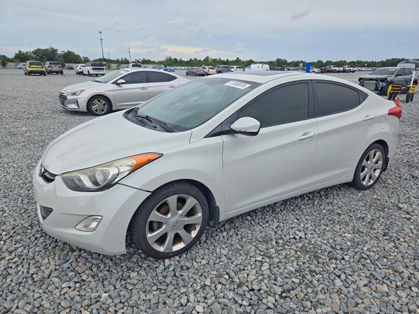 2013 HYUNDAI ELANTRA — Front 3/4