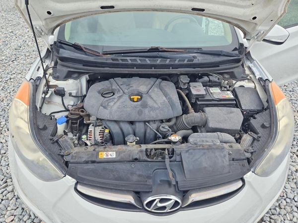 2013 HYUNDAI ELANTRA — Engine bay
