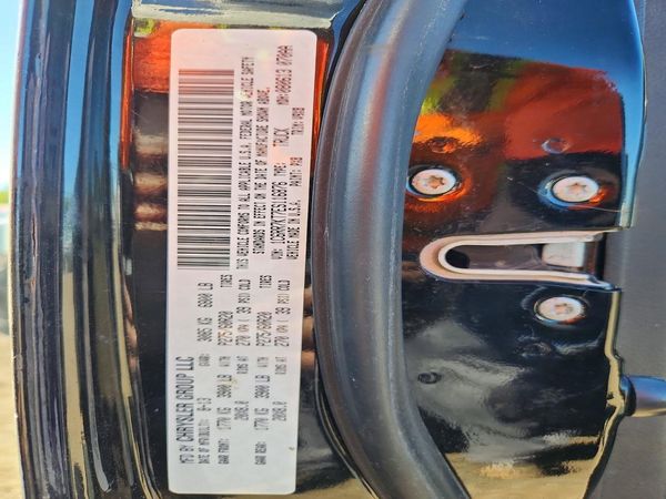 2014 RAM 1500 ST — VINS
