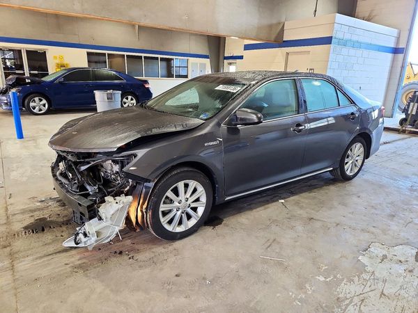 2013 TOYOTA CAMRY SOLA Hybrid — Front 3/4