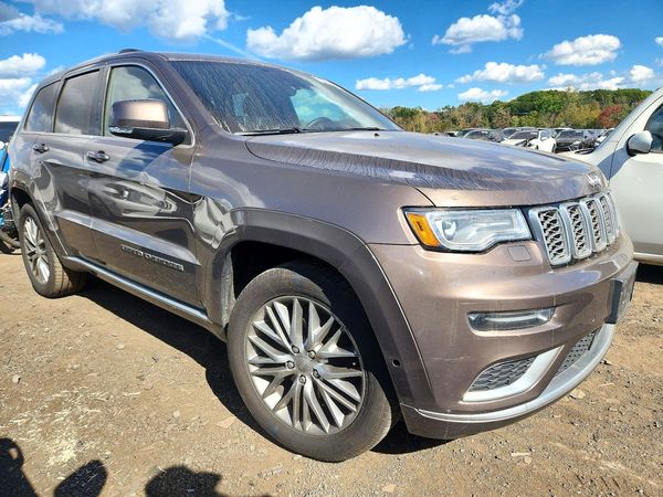 2017 JEEP GRAND CHEROKEE Summit — Passenger 3/4
