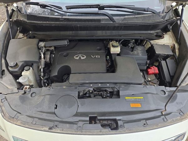 2015 INFINITI QX60 — Engine bay