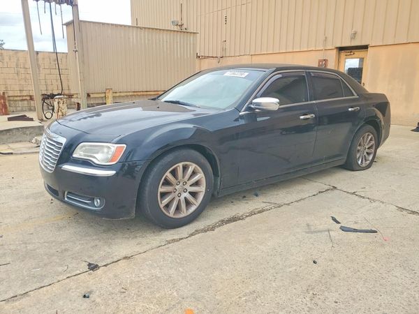 2013 CHRYSLER 300 300C — Front 3/4