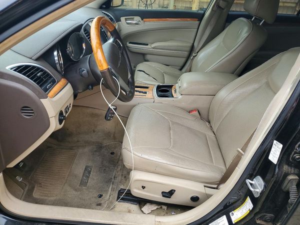 2013 CHRYSLER 300 300C — DENT