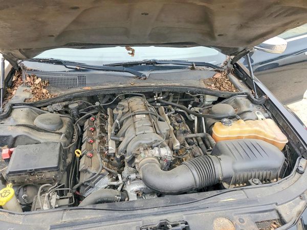 2013 CHRYSLER 300 300C — Engine bay