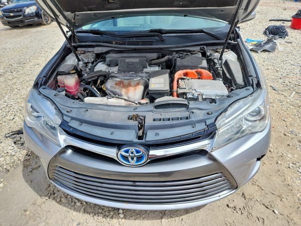 2016 TOYOTA CAMRY SOLA Hybrid — Engine bay