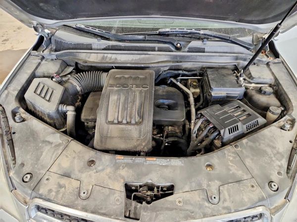 2015 CHEVROLET EQUINOX 1LT — Engine bay