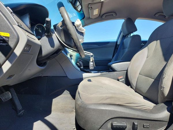 2013 HYUNDAI SONATA GLS/ GLS Popular — DENT