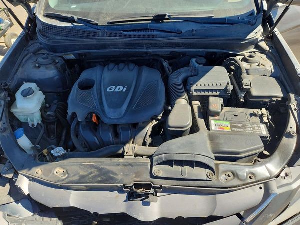 2013 HYUNDAI SONATA GLS/ GLS Popular — Engine bay