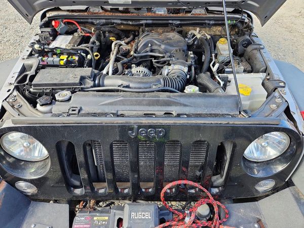 2018 JEEP WRANGLER Unlimited Sport — Engine bay