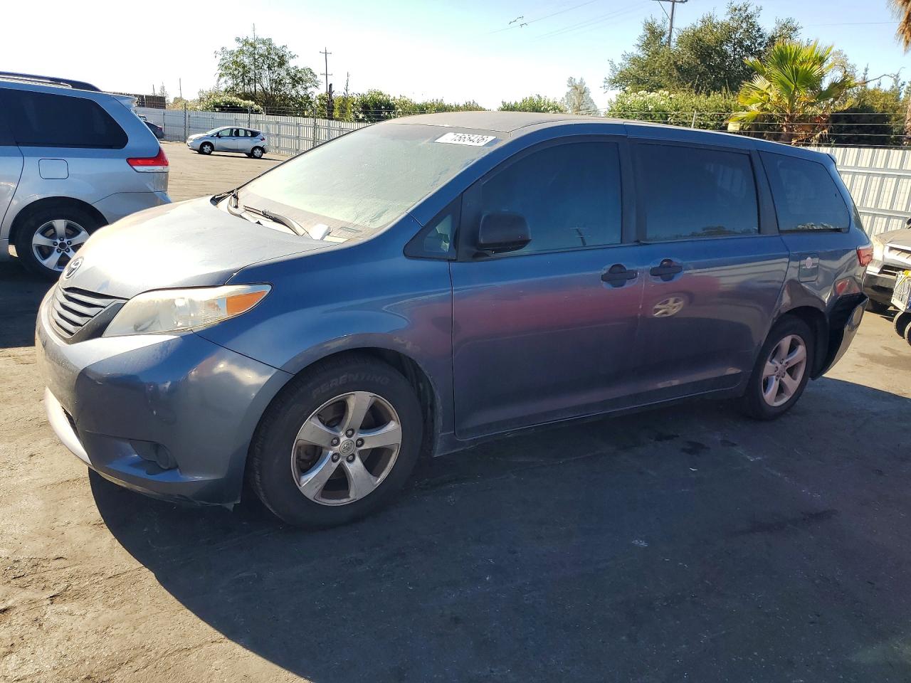 2015 TOYOTA SIENNA — Front 3/4