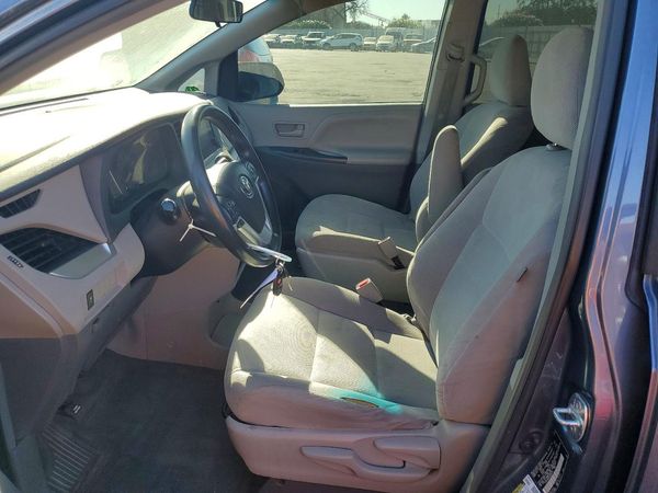 2015 TOYOTA SIENNA — DENT