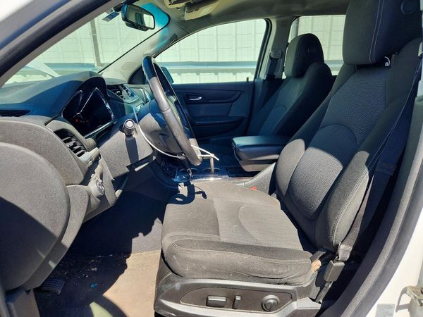 2017 CHEVROLET TRAVERSE 2LT — DENT