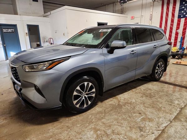 2020 TOYOTA HIGHLANDER XLE — Front 3/4