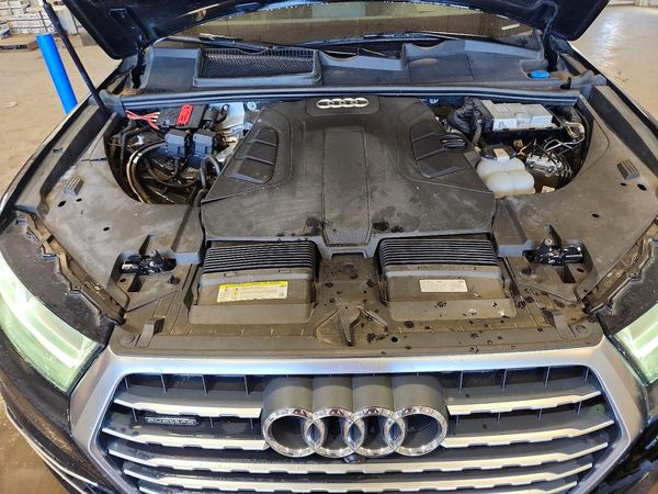 2019 AUDI Q7 quattro Prestige — Engine bay