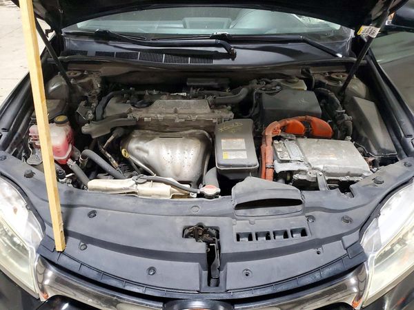 2016 TOYOTA CAMRY SOLA Hybrid — Engine bay