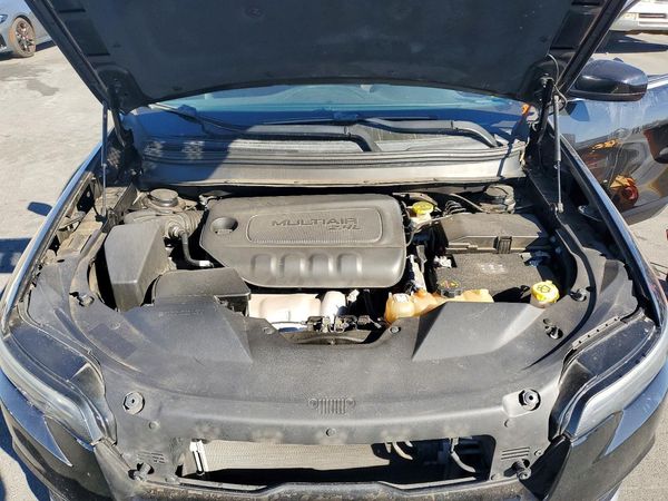 2019 JEEP CHEROKEE LATITUDE FWD — Engine bay