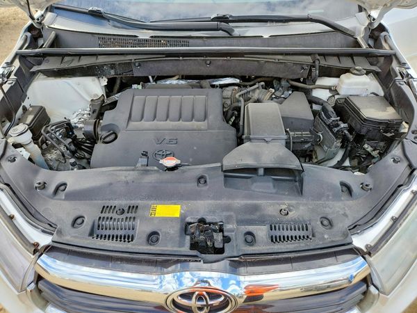 2016 TOYOTA HIGHLANDER Base/Hybrid — Engine bay