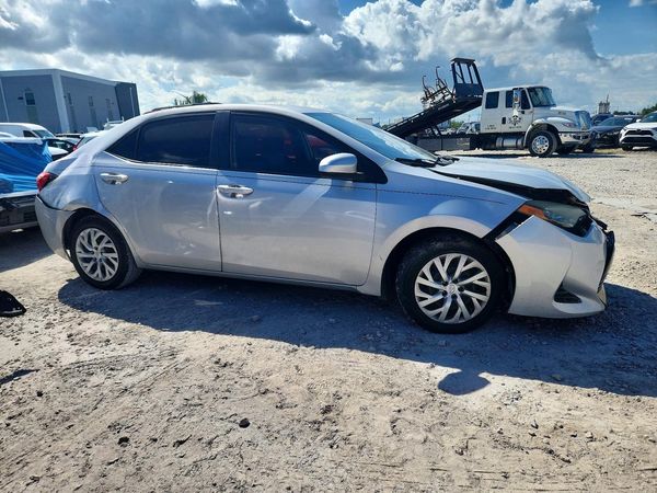 2017 TOYOTA COROLLA — Passenger 3/4